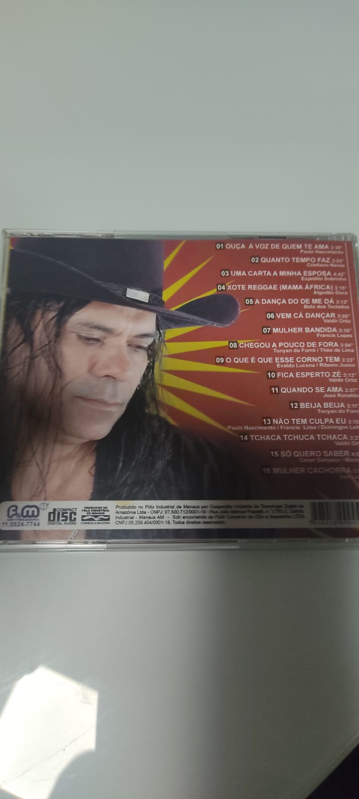Contracapa do CD Tonyan do Forró com dezesseis faixas